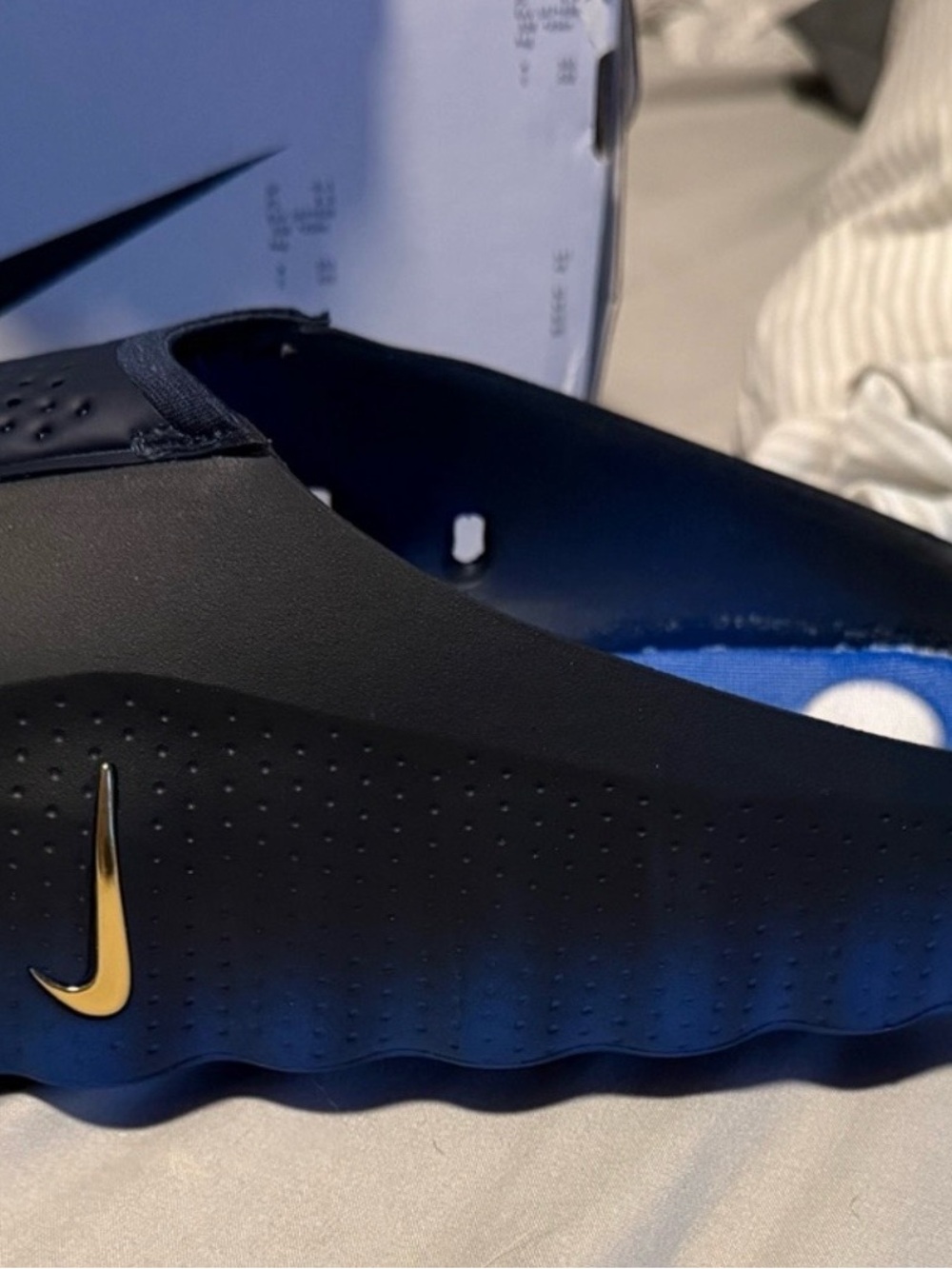 Nike Men’s Navy & Gold Mind Slides - Picture 3 of 8